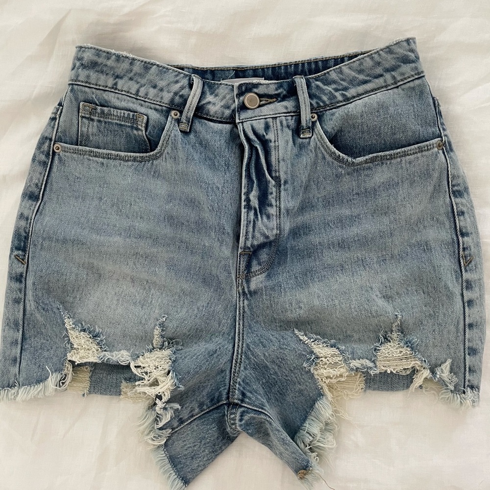 Good American bombshell shorts 28